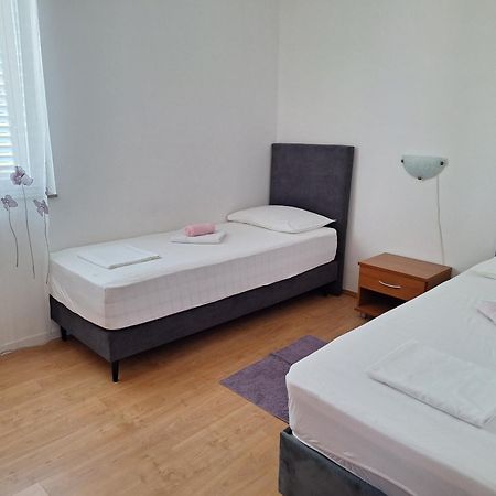 Apartments Vodopija 300M To The Beach Sveti Filip i Jakov Eksteriør bilde