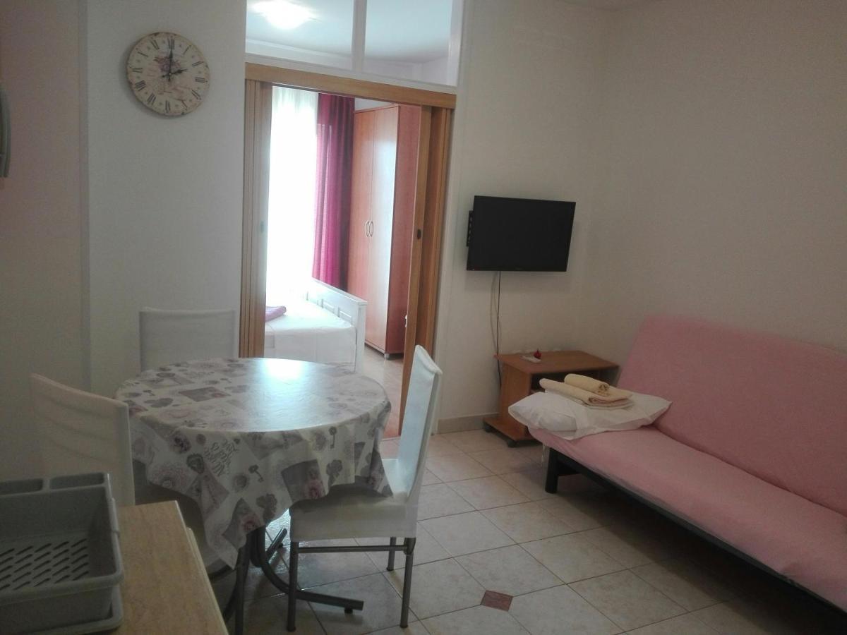 Apartments Vodopija 300M To The Beach Sveti Filip i Jakov Eksteriør bilde