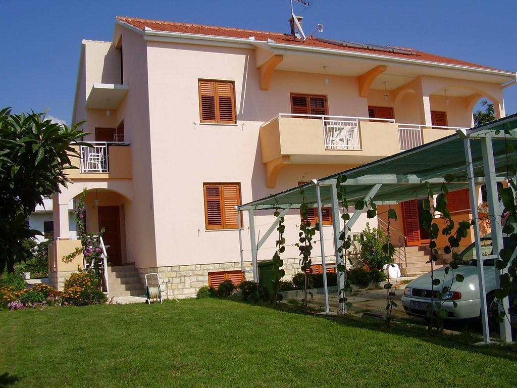 Apartments Vodopija 300M To The Beach Sveti Filip i Jakov Rom bilde