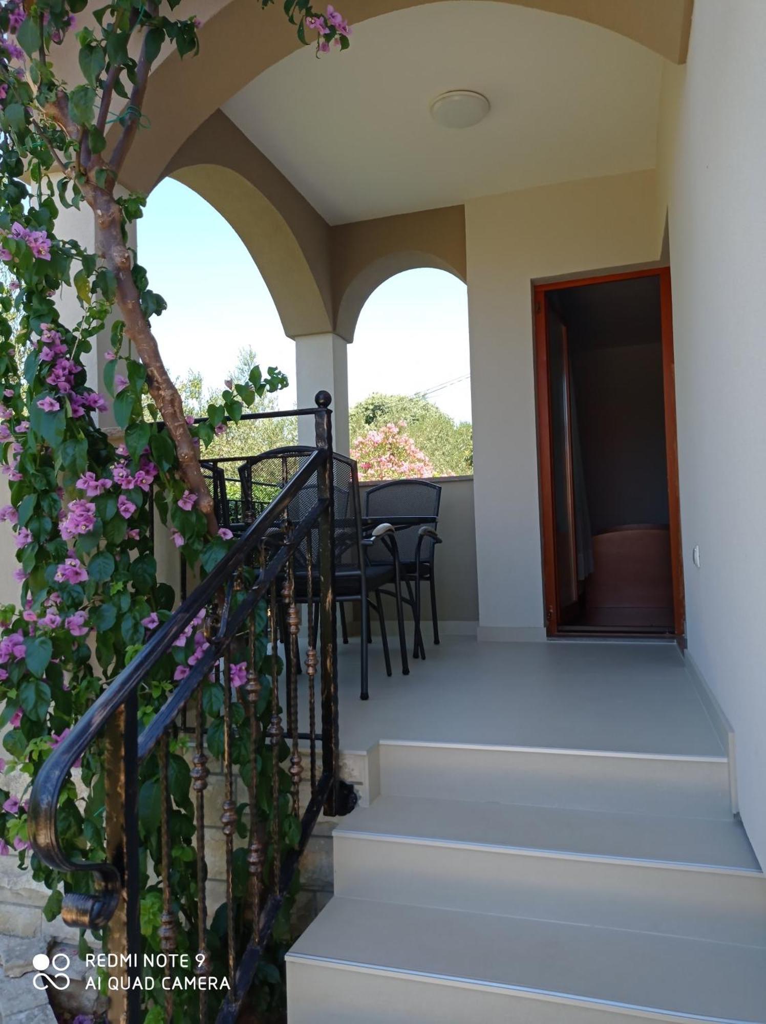 Apartments Vodopija 300M To The Beach Sveti Filip i Jakov Rom bilde
