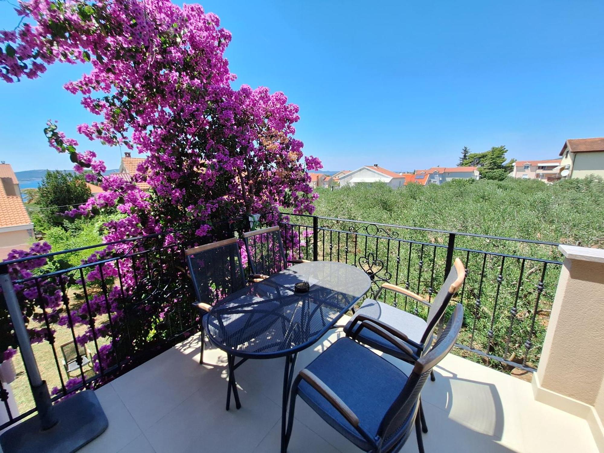 Apartments Vodopija 300M To The Beach Sveti Filip i Jakov Rom bilde