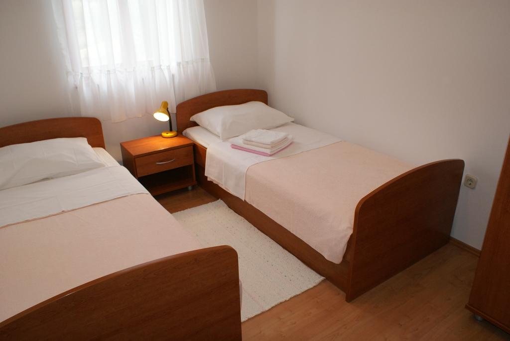 Apartments Vodopija 300M To The Beach Sveti Filip i Jakov Rom bilde