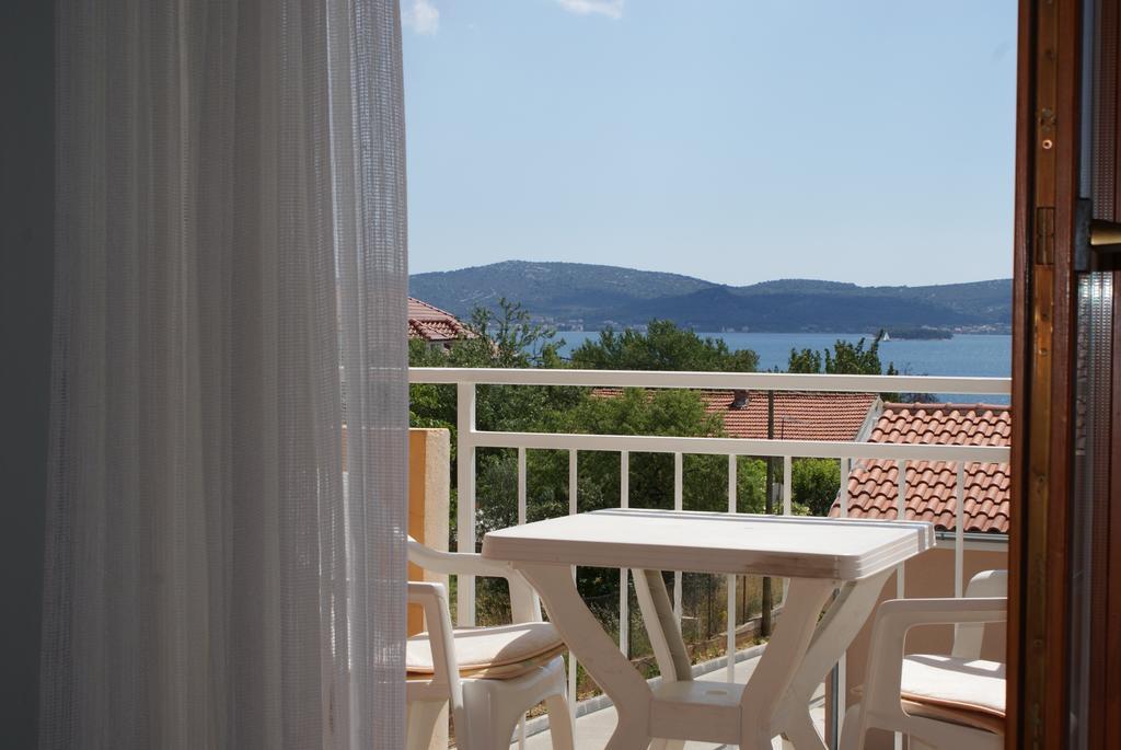 Apartments Vodopija 300M To The Beach Sveti Filip i Jakov Rom bilde