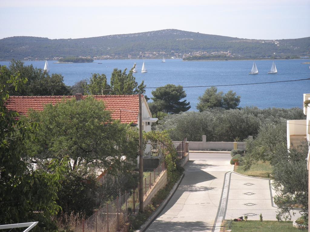 Apartments Vodopija 300M To The Beach Sveti Filip i Jakov Rom bilde