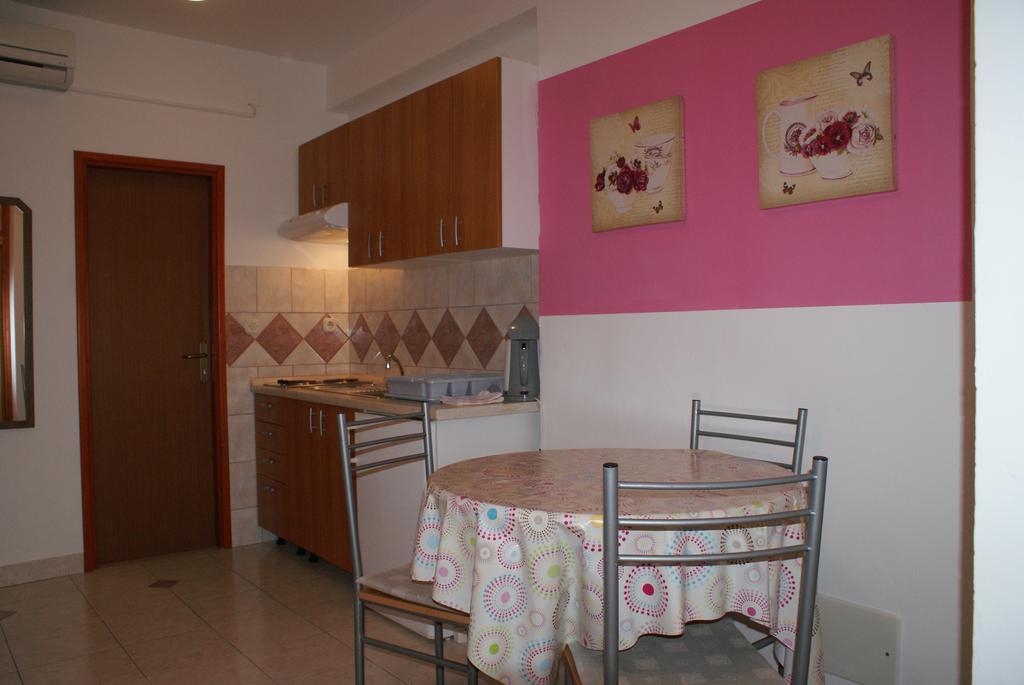 Apartments Vodopija 300M To The Beach Sveti Filip i Jakov Eksteriør bilde