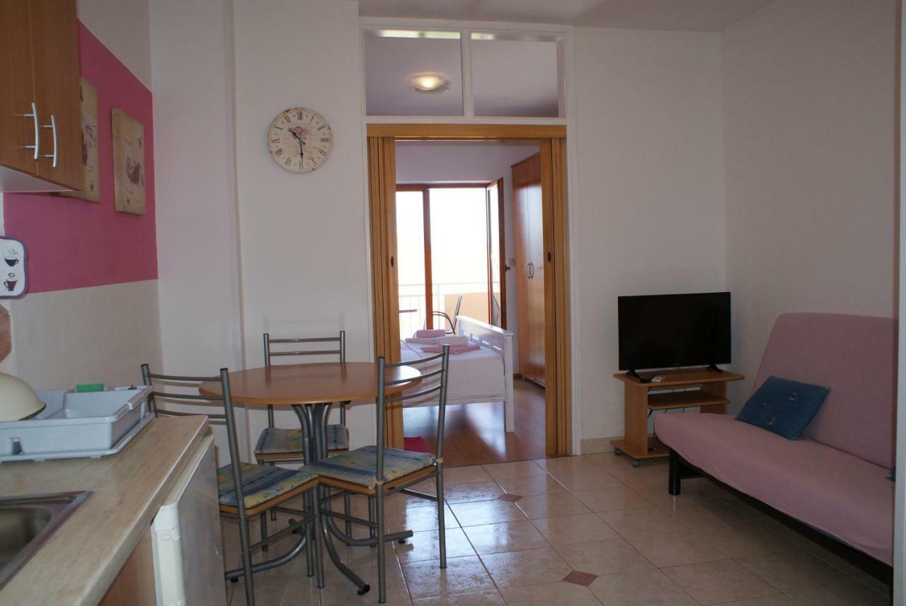 Apartments Vodopija 300M To The Beach Sveti Filip i Jakov Eksteriør bilde